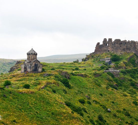 peshkom-po-goram-armenii