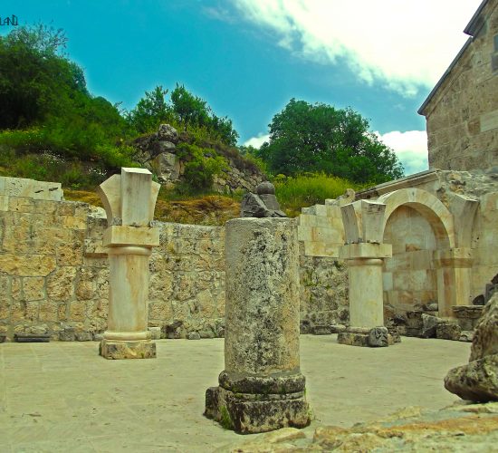 peshkom-po-goram-armenii