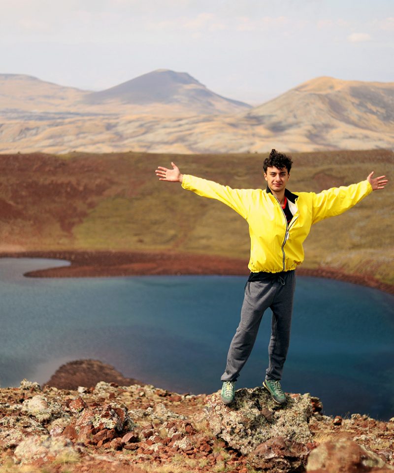 peshkom-po-goram-armenii