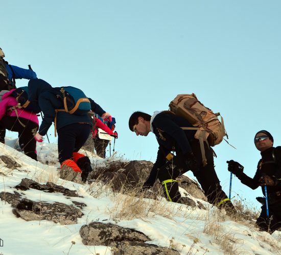 en-climbing-mount-arteni