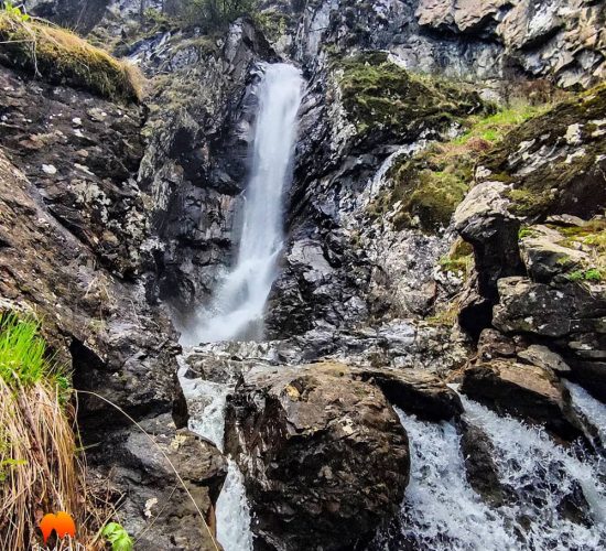 am-sharach-waterfall